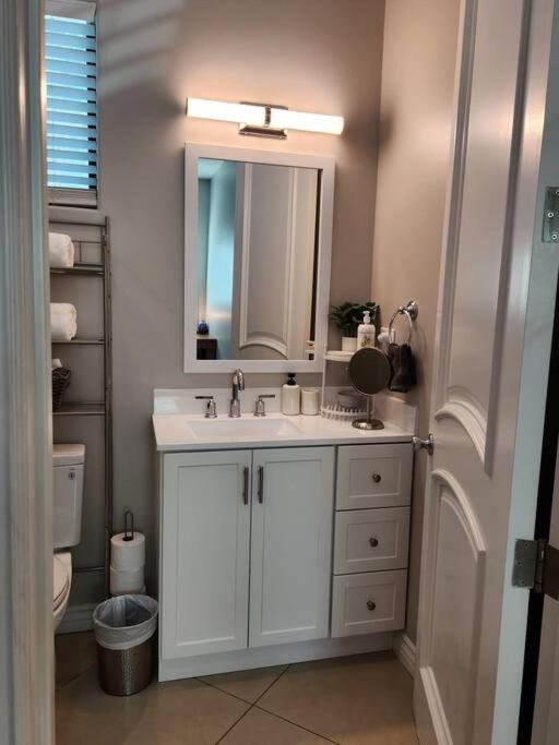 Spacious 1 Bed ADU in Encino, Home Away from Home