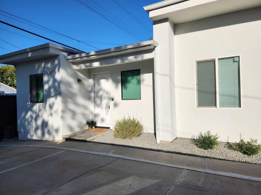 Spacious 1 Bed ADU in Encino, Home Away from Home