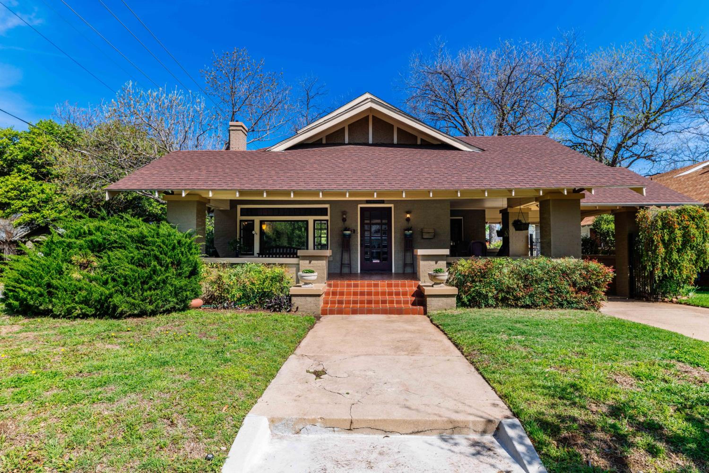Mistletoe Heights Bungalow view 2