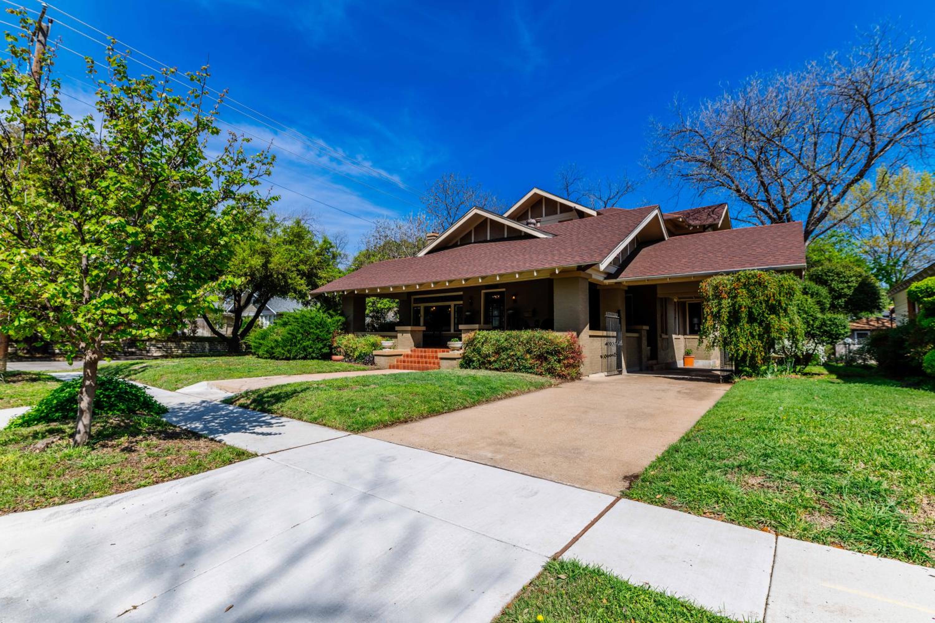 Mistletoe Heights Bungalow view 3