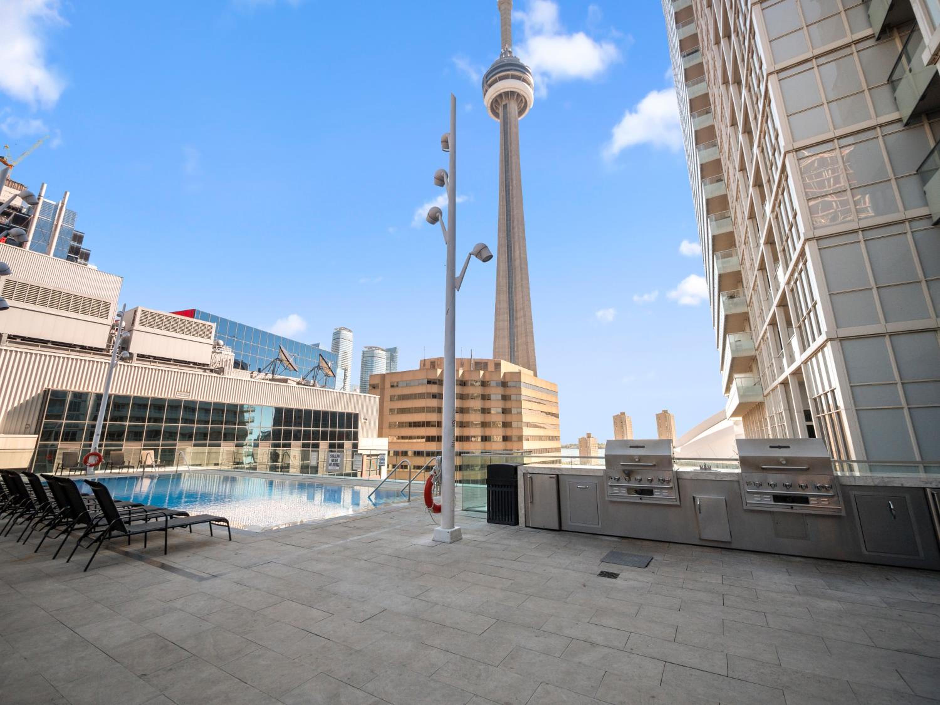 Forma Suites - CN Tower & Rogers Centre