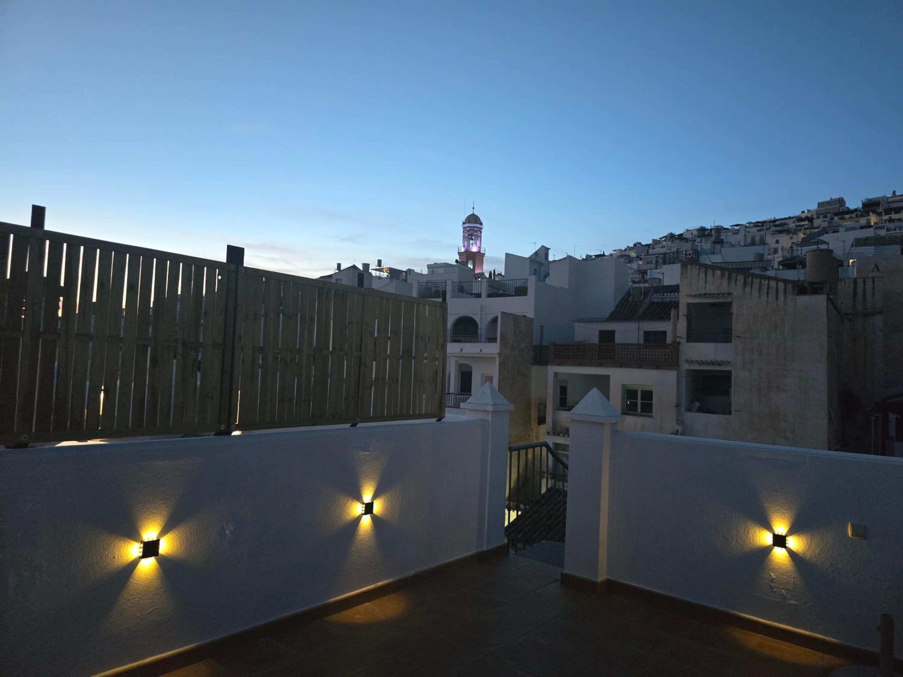 Casa Lidia, bonito y cómodo ático con rooftop privado, impresionantes vistas mar, montaña y jacuzzi