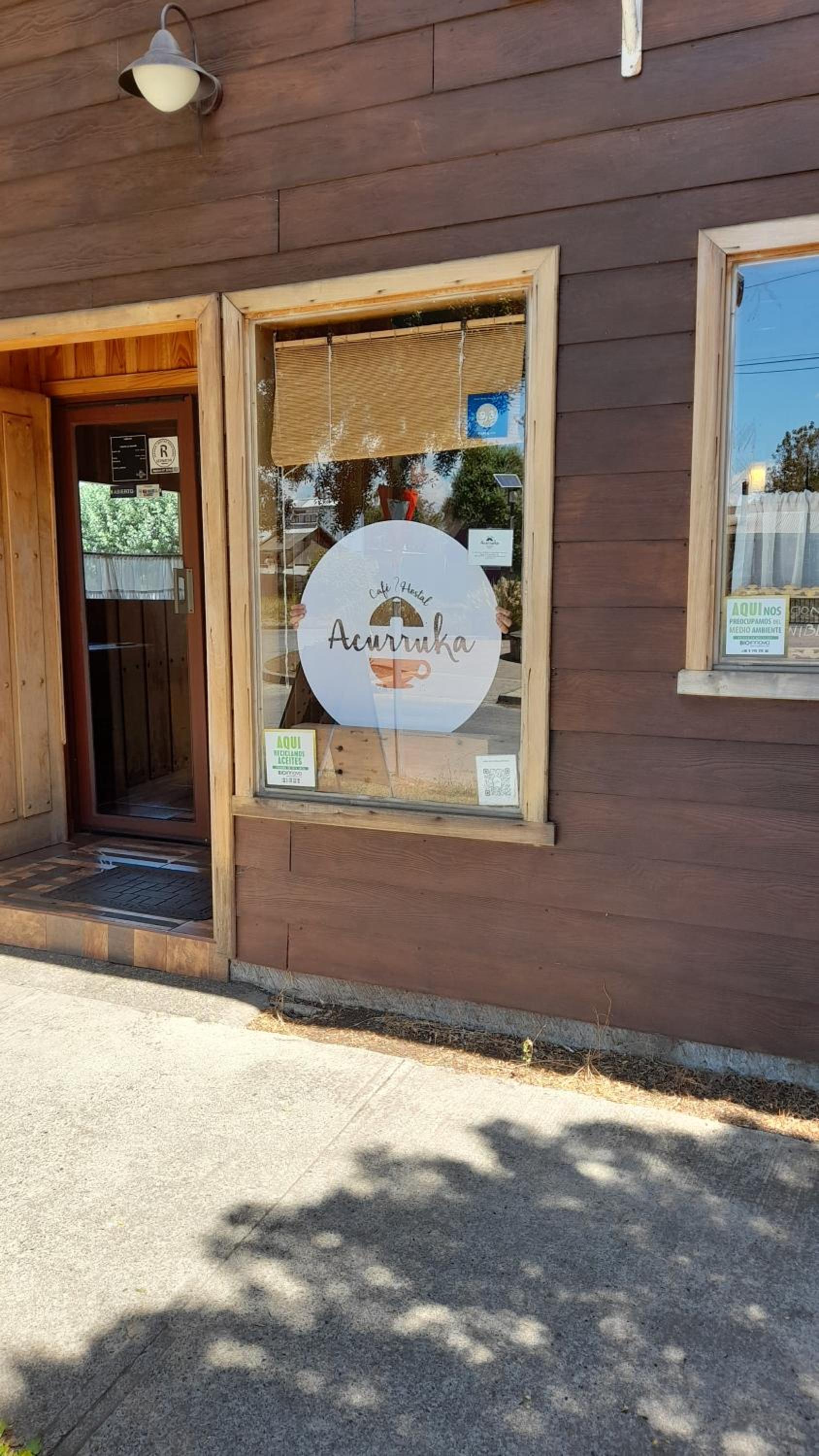 Cafe & Hostal Acurruka