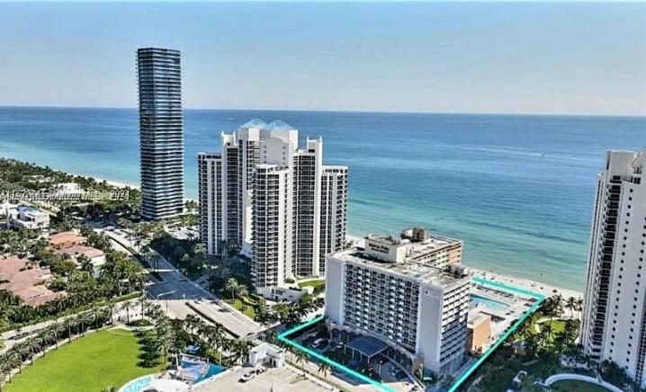 Top floor oceanfront Miami Direct Access to the beach