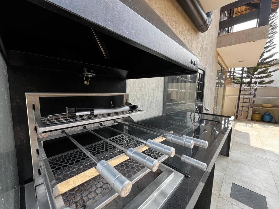 Uma casa de familia 4 Q com piscina