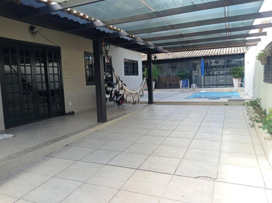 Uma casa de familia 4 Q com piscina