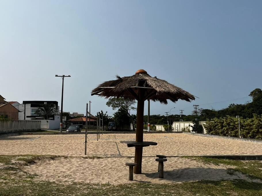 Uma casa de familia 4 Q com piscina