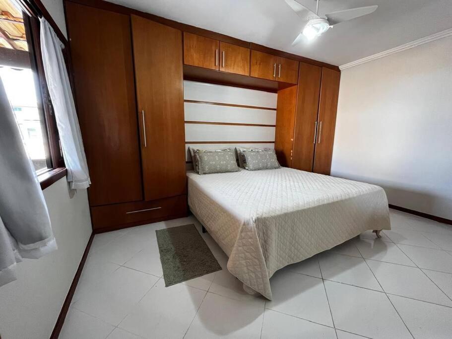 Uma casa de familia 4 Q com piscina