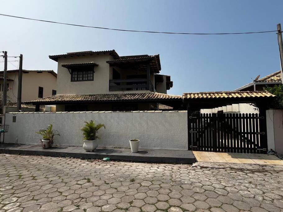 Uma casa de familia 4 Q com piscina