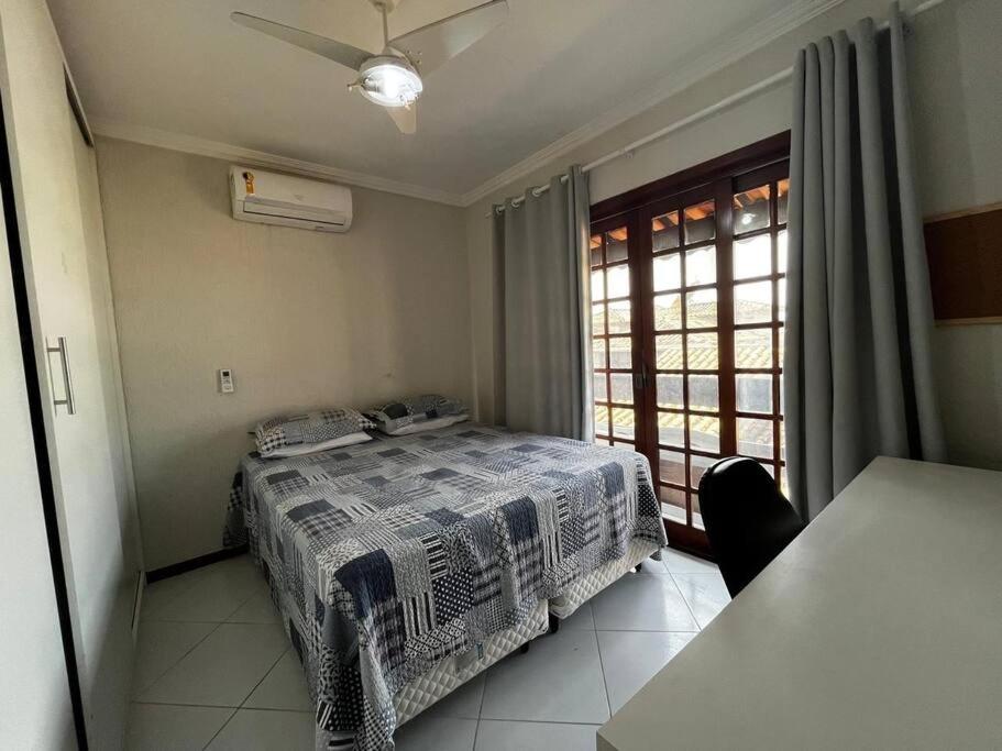 Uma casa de familia 4 Q com piscina