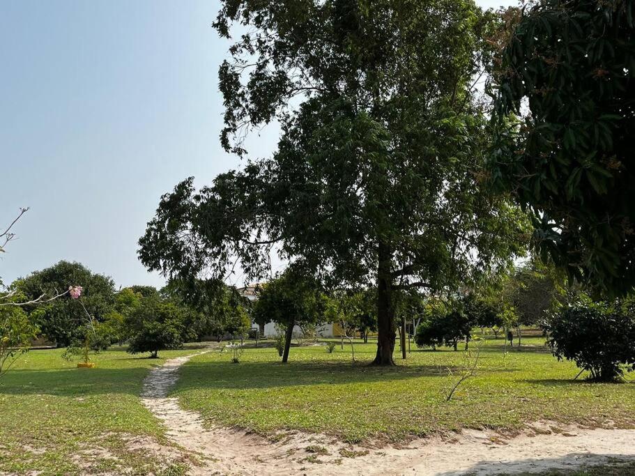 Uma casa de familia 4 Q com piscina