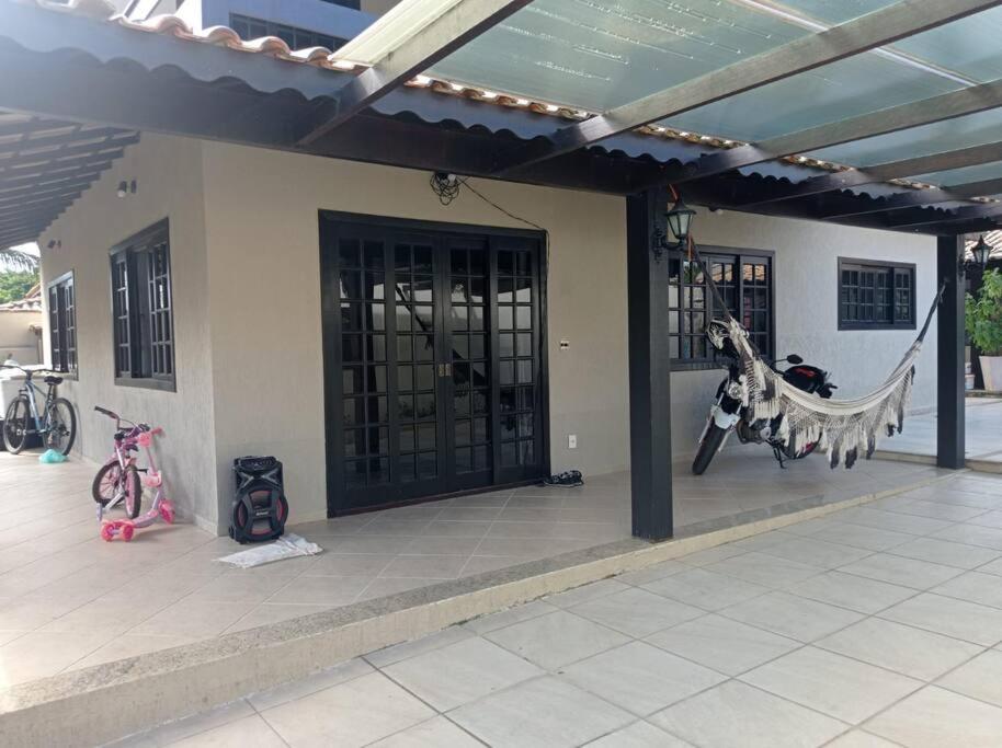 Uma casa de familia 4 Q com piscina