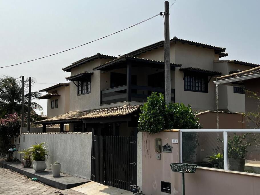 Uma casa de familia 4 Q com piscina