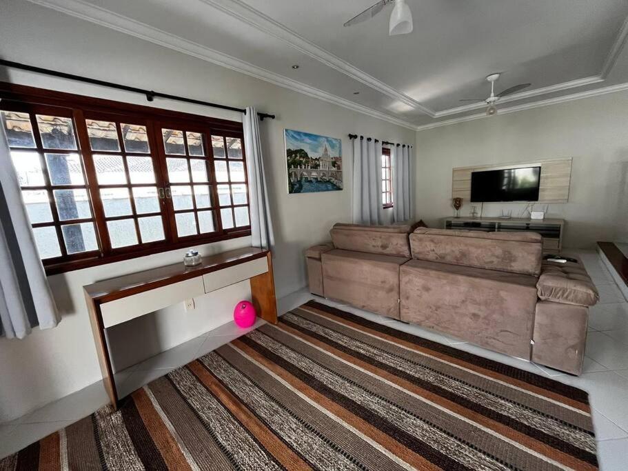 Uma casa de familia 4 Q com piscina