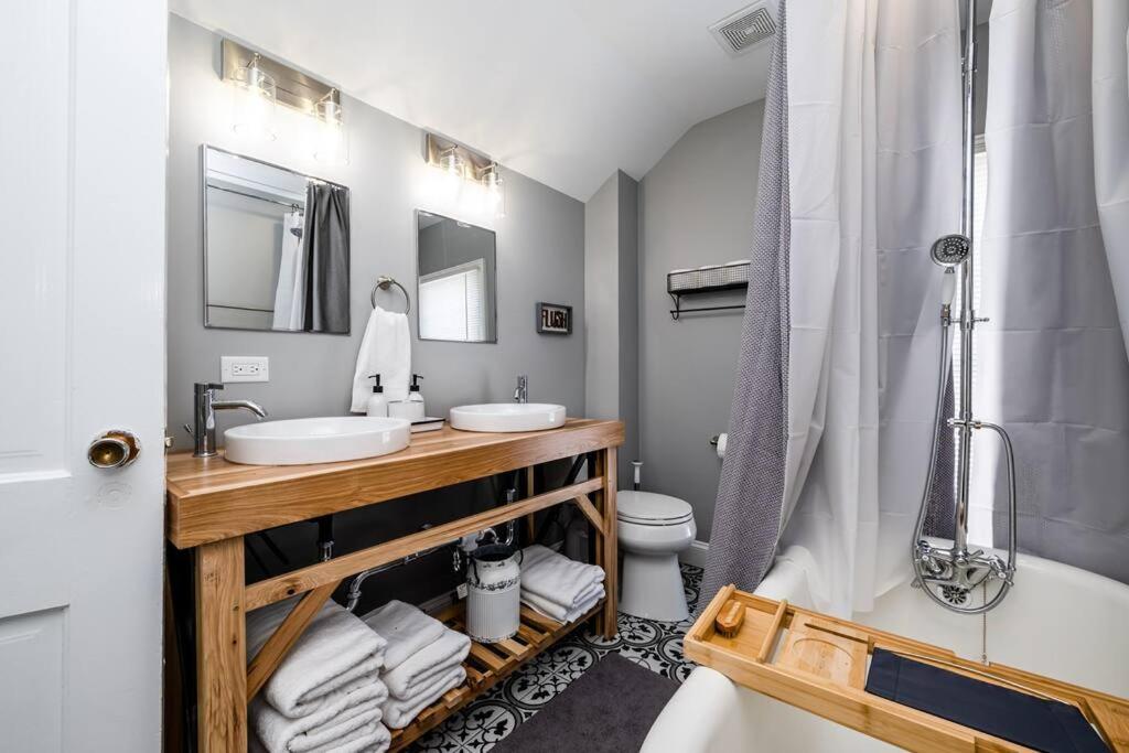 Elm St Retreat - 3 Min walk to Downtown Three Oaks view 4