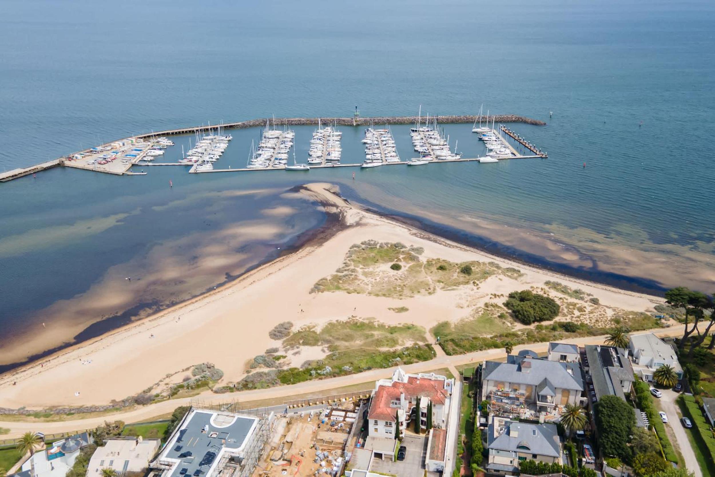 Melbourne Penthouse Apartment A Walk to Brighton Beach