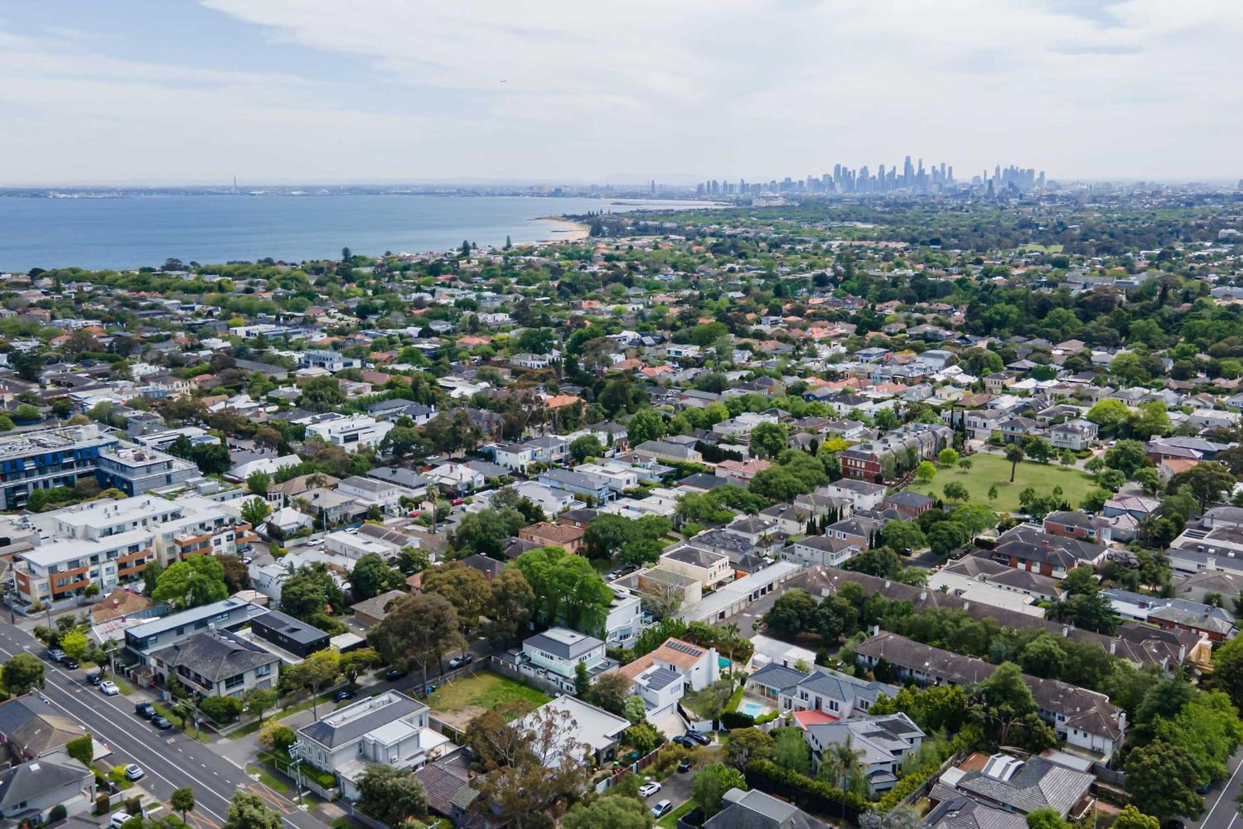 Melbourne Penthouse Apartment A Walk to Brighton Beach