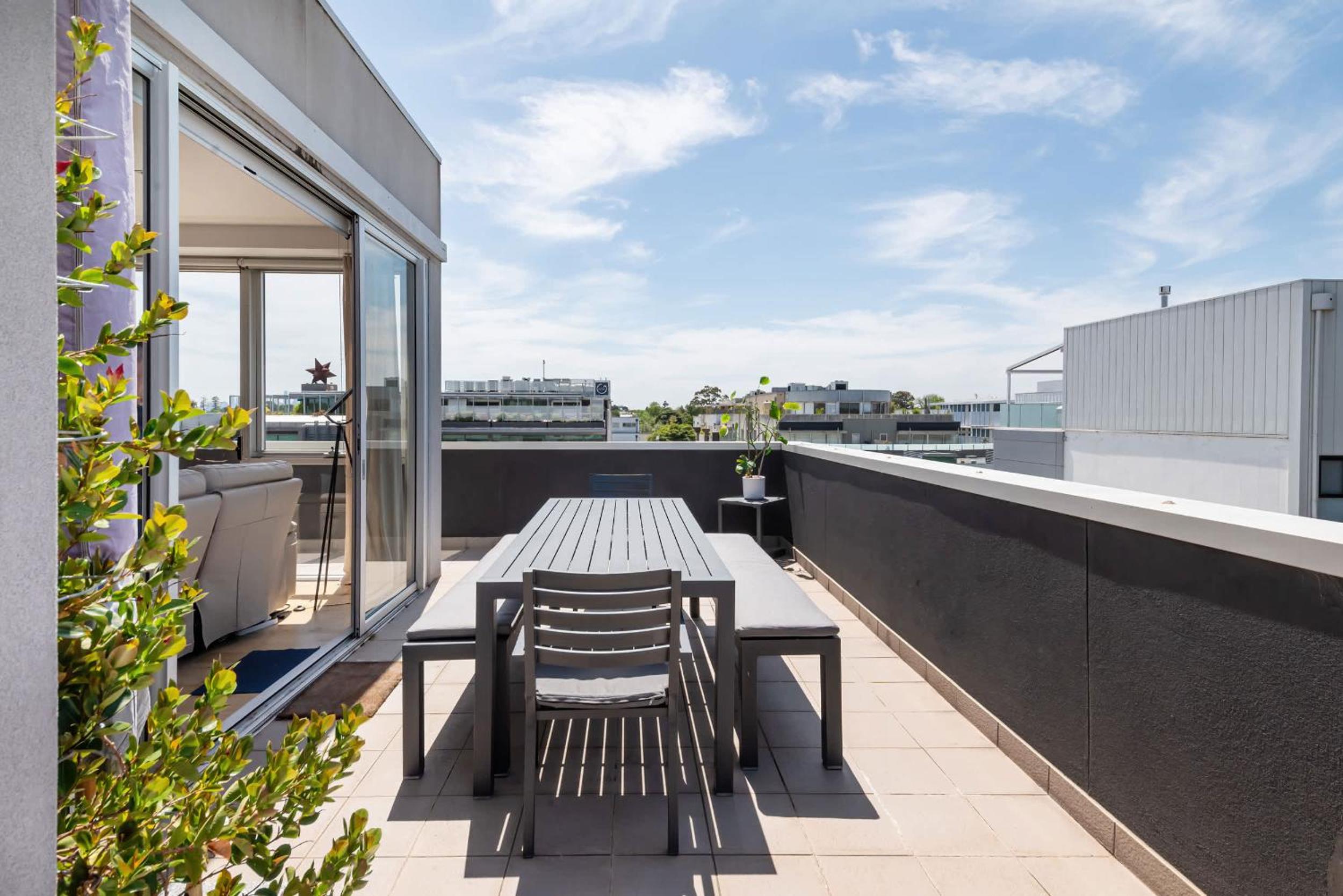 Melbourne Penthouse Apartment A Walk to Brighton Beach