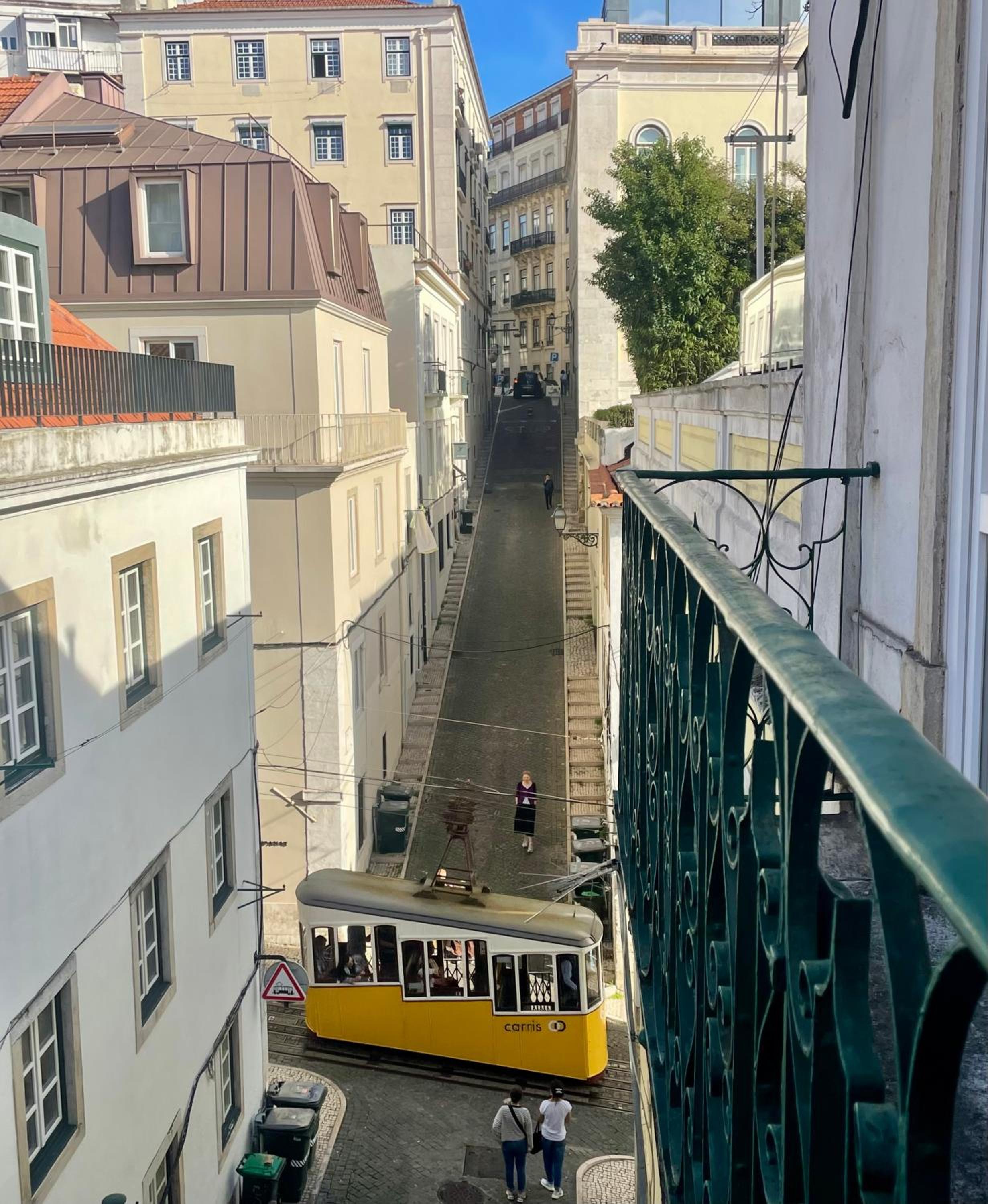 Room single Lisbon Center view 4