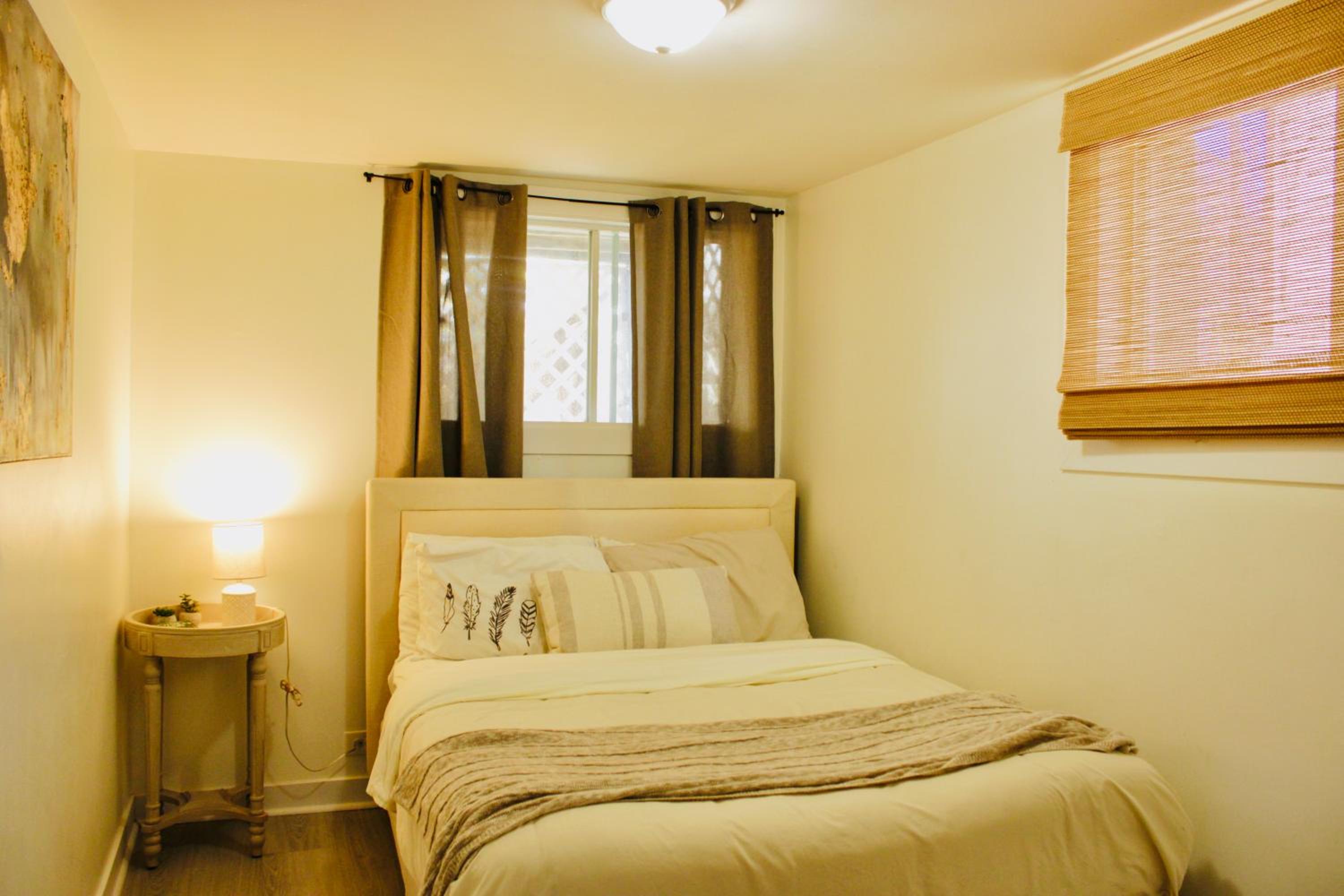 2BR Downtown Hull