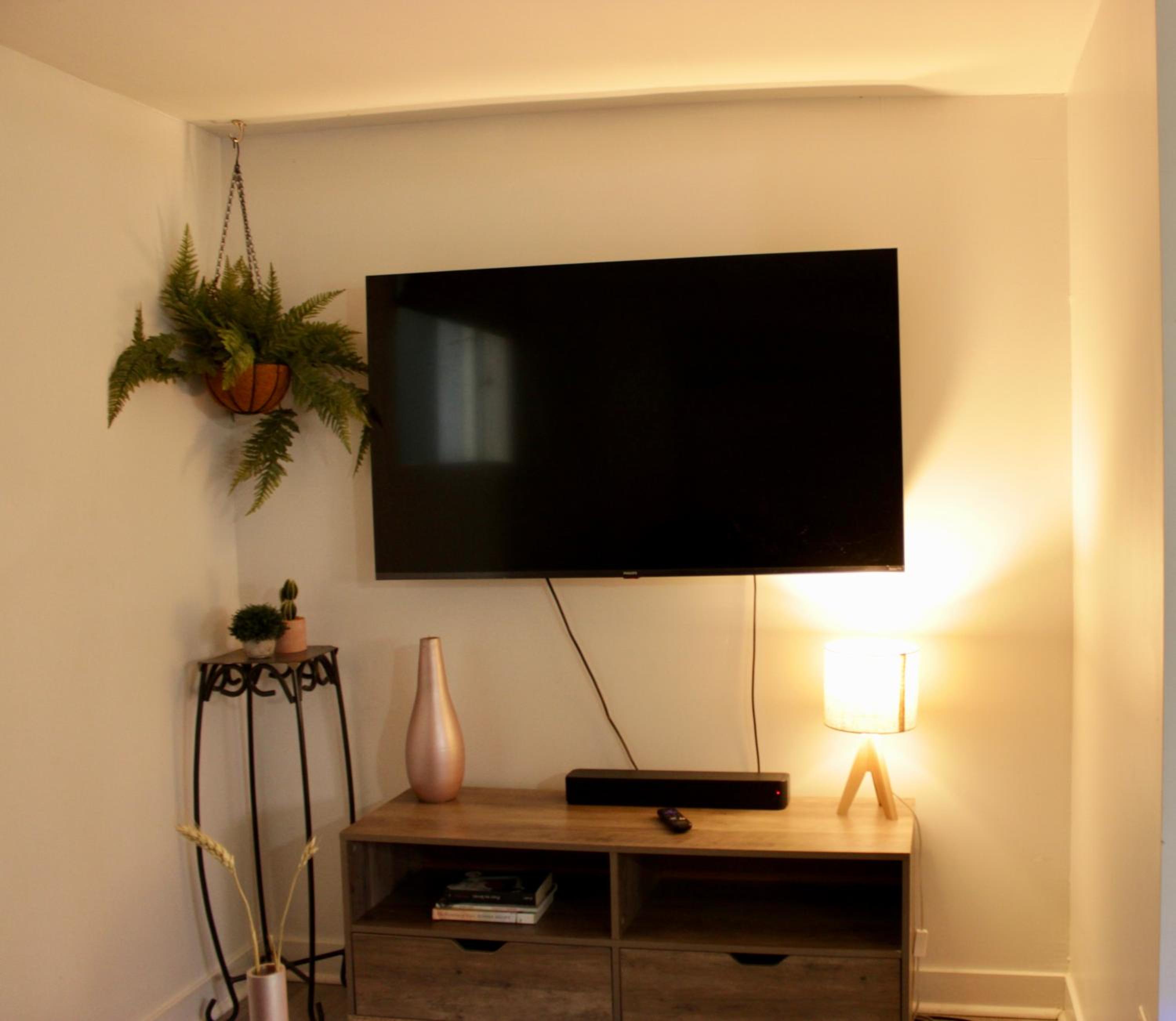 2BR Downtown Hull