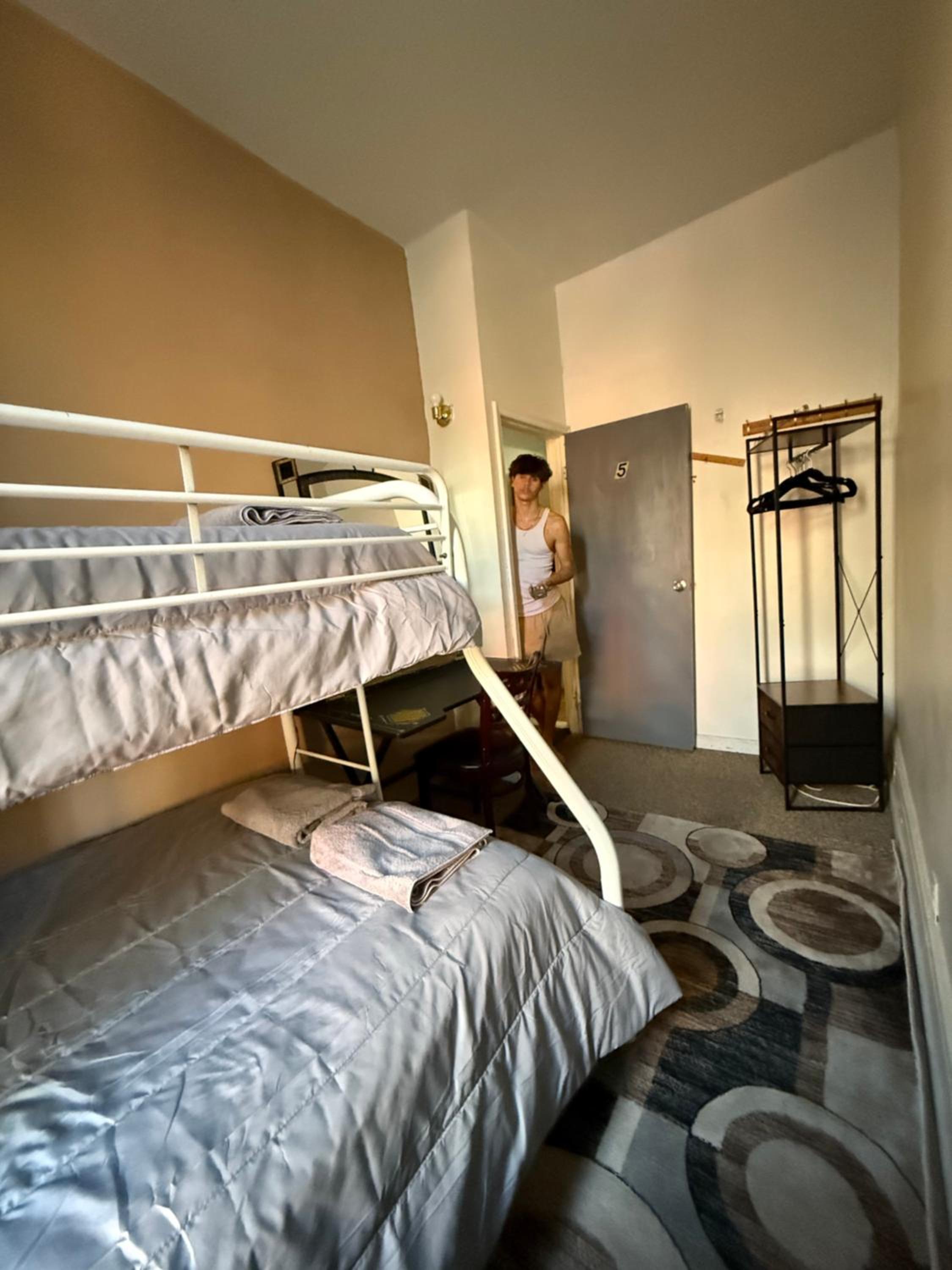 Macaw Guest House