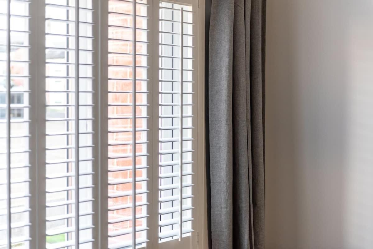 4 Bedroom House - Free Parking view 4