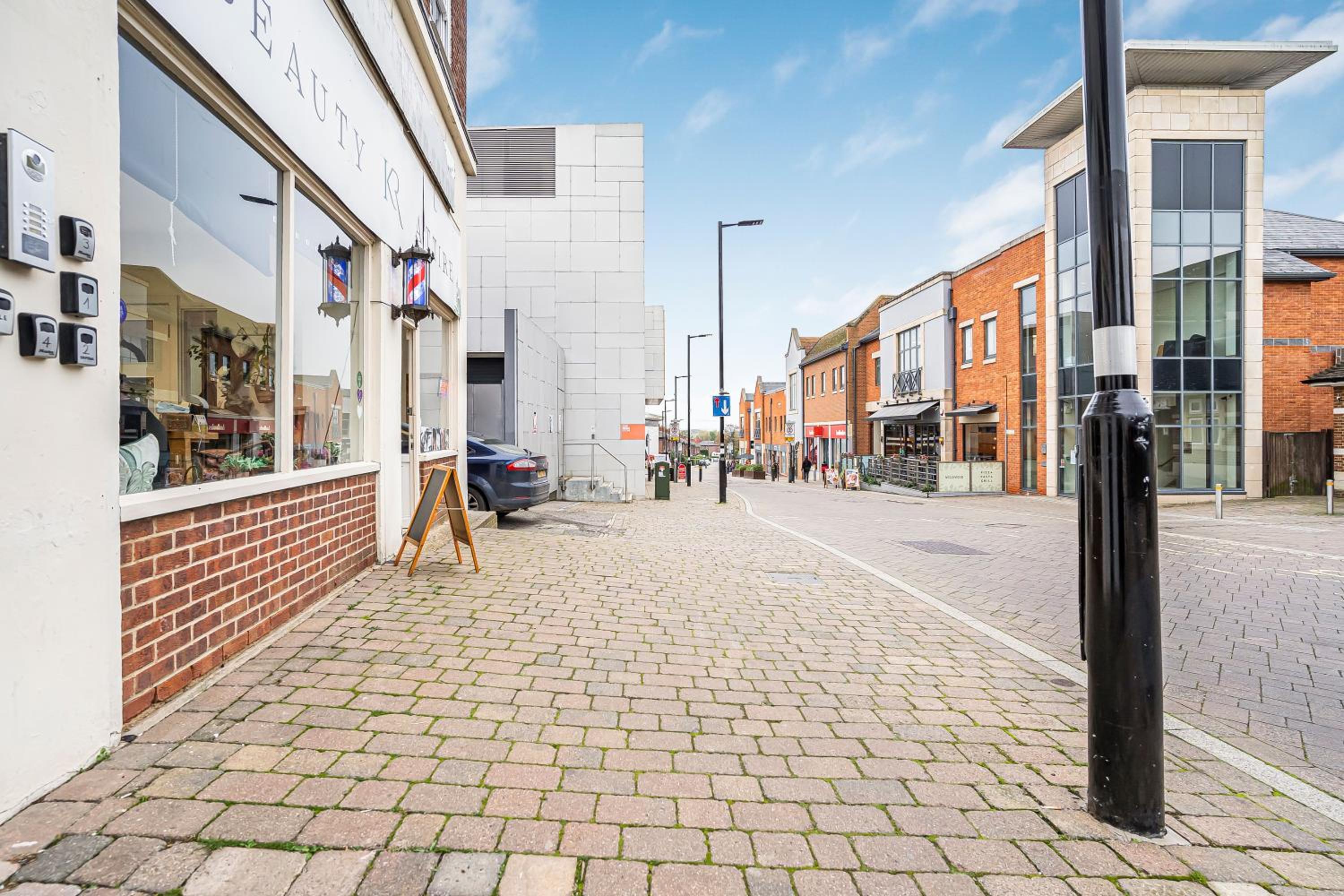 Modern & Stylish Apartments By LiveStay Short Lets & Serviced Accommodation Didcot With Free WiFi view 5
