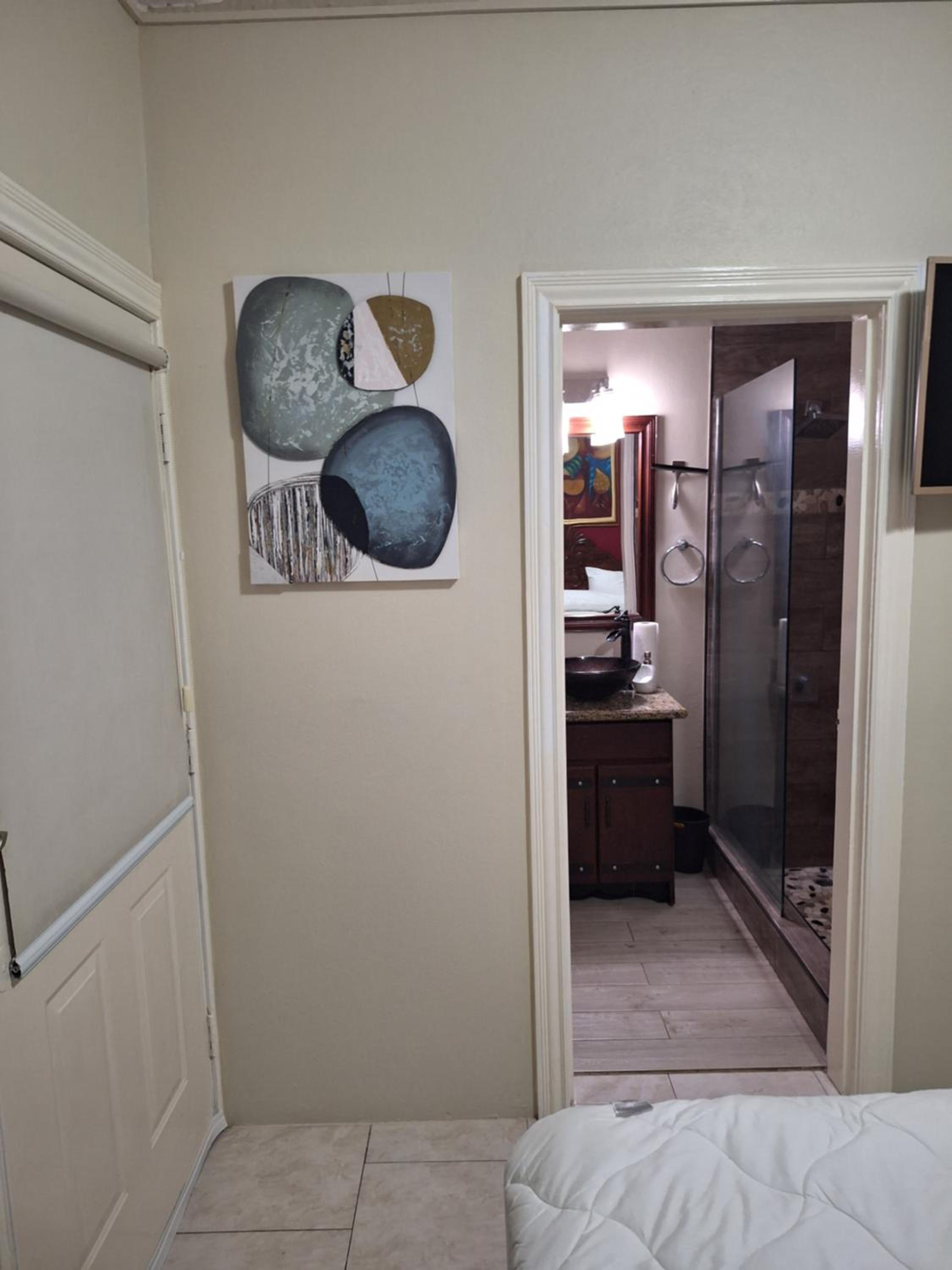 Chateau Central at Sunbury Apts view 3