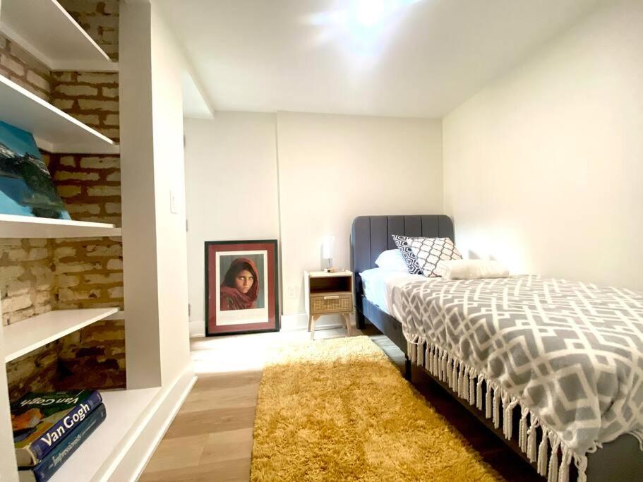 Beautiful Capitol Hill Apartment photo 4