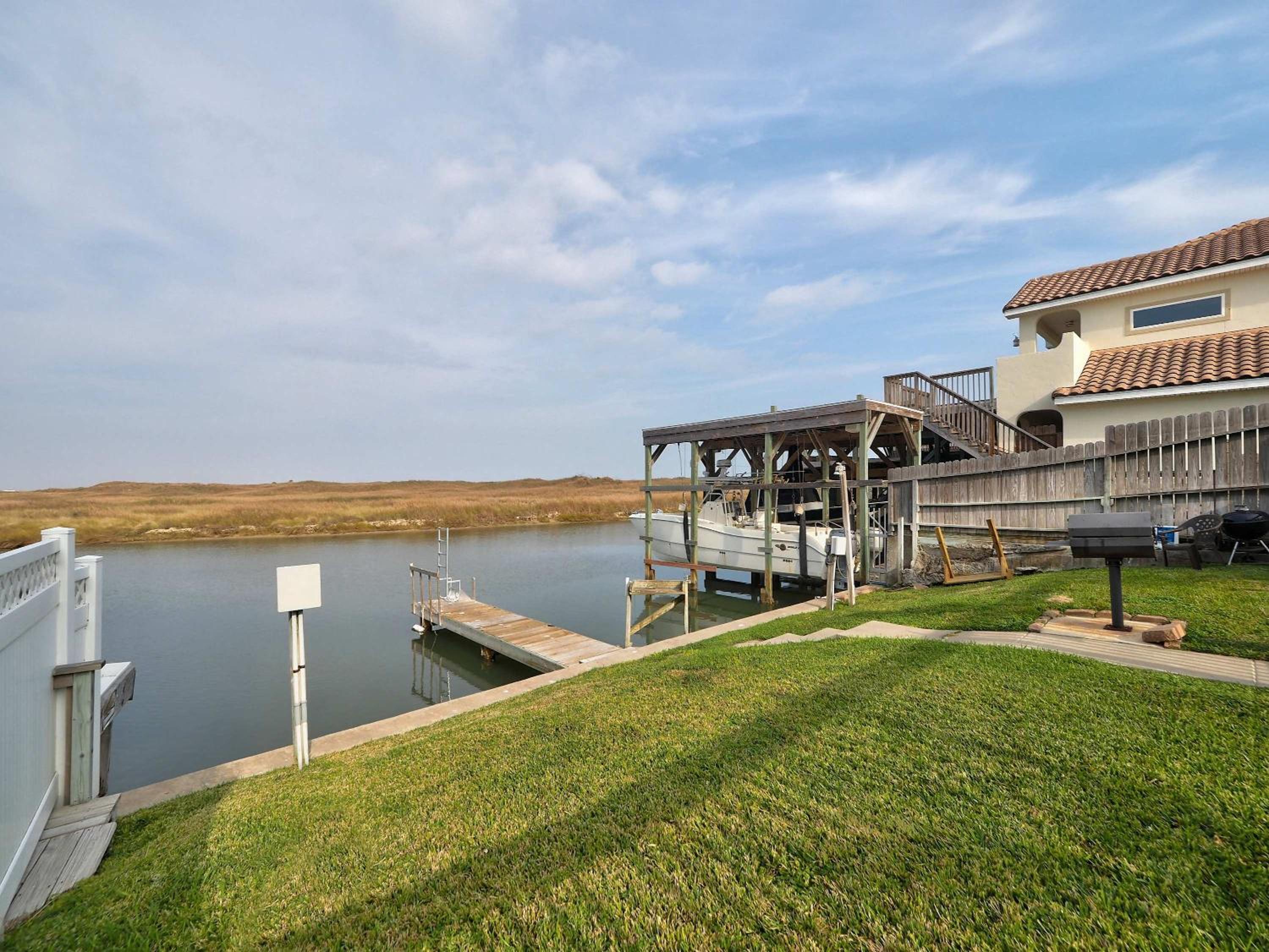 Couples Retreat Pool Steps to Beach Boat Slip