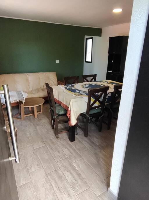 Casa en las sierras de Córdoba con Deck , Parrilla y estacionamiento