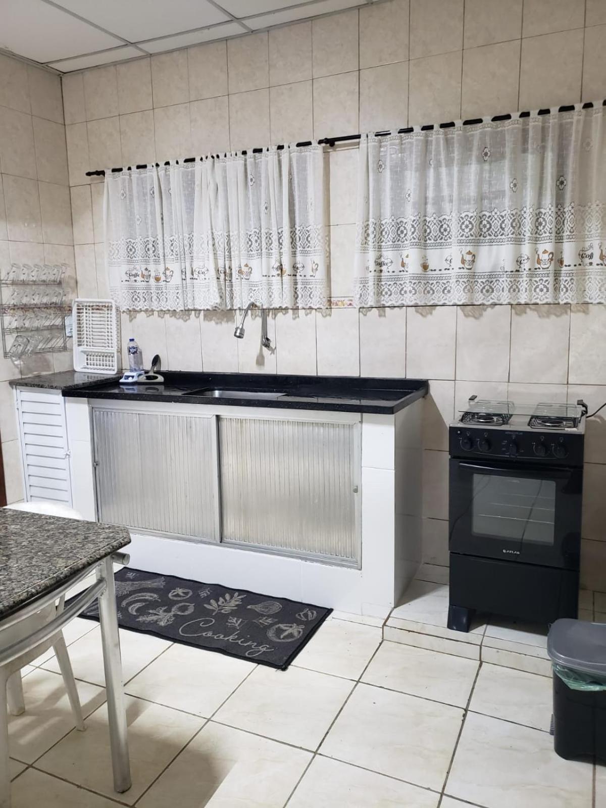 Chácara charmosa com piscina, campo de futebol