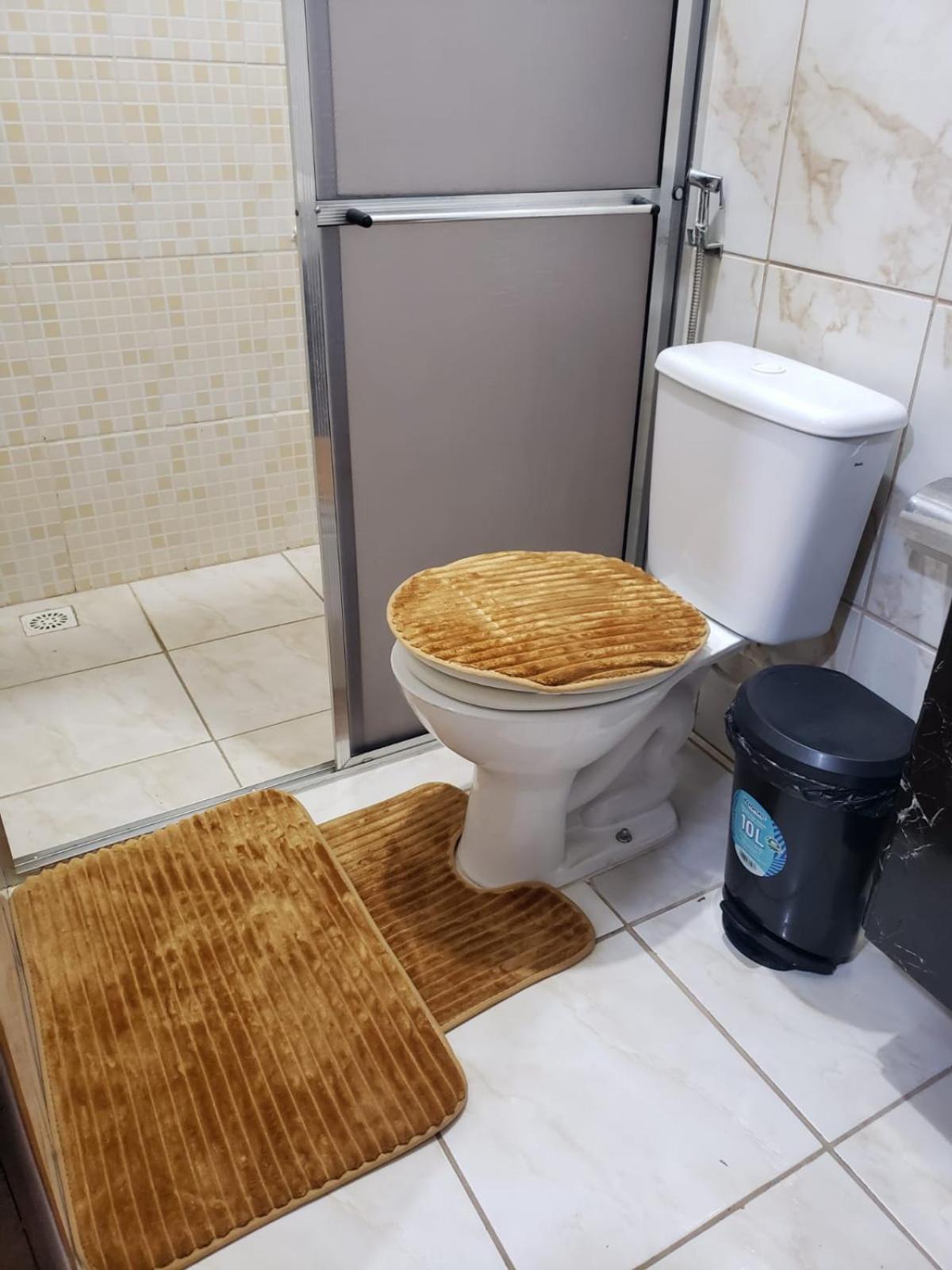 Chácara charmosa com piscina, campo de futebol