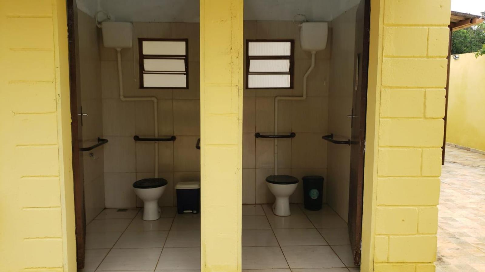 Chácara charmosa com piscina, campo de futebol