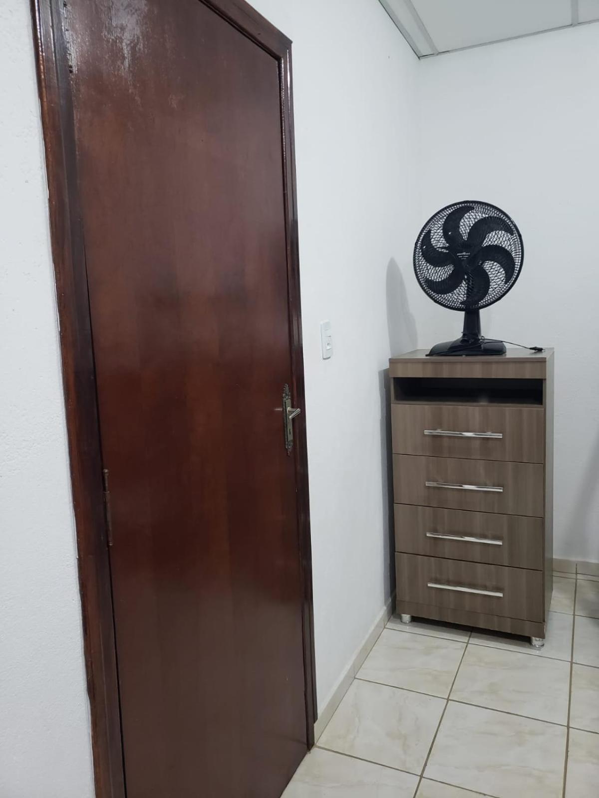 Chácara charmosa com piscina, campo de futebol
