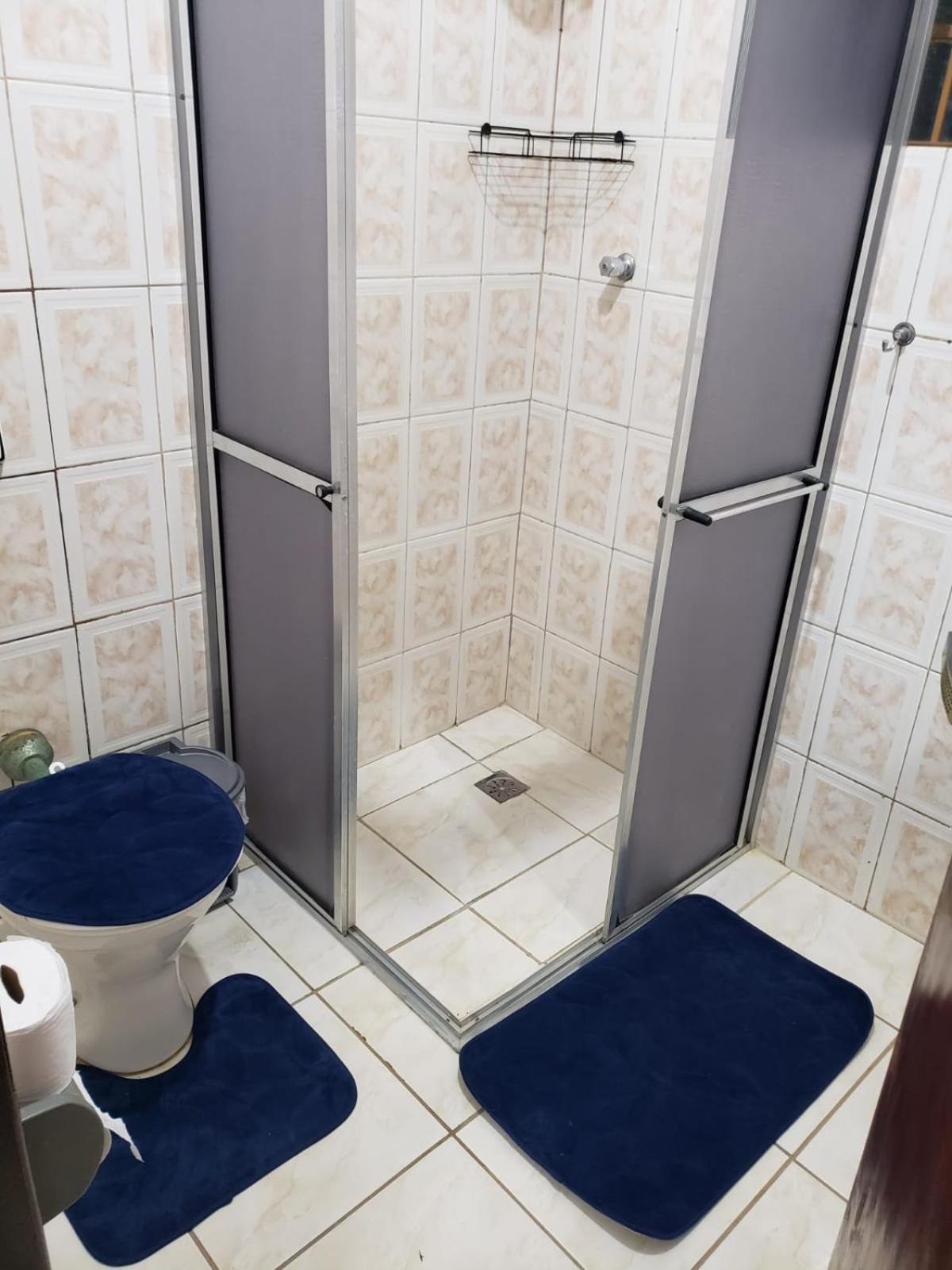 Chácara charmosa com piscina, campo de futebol