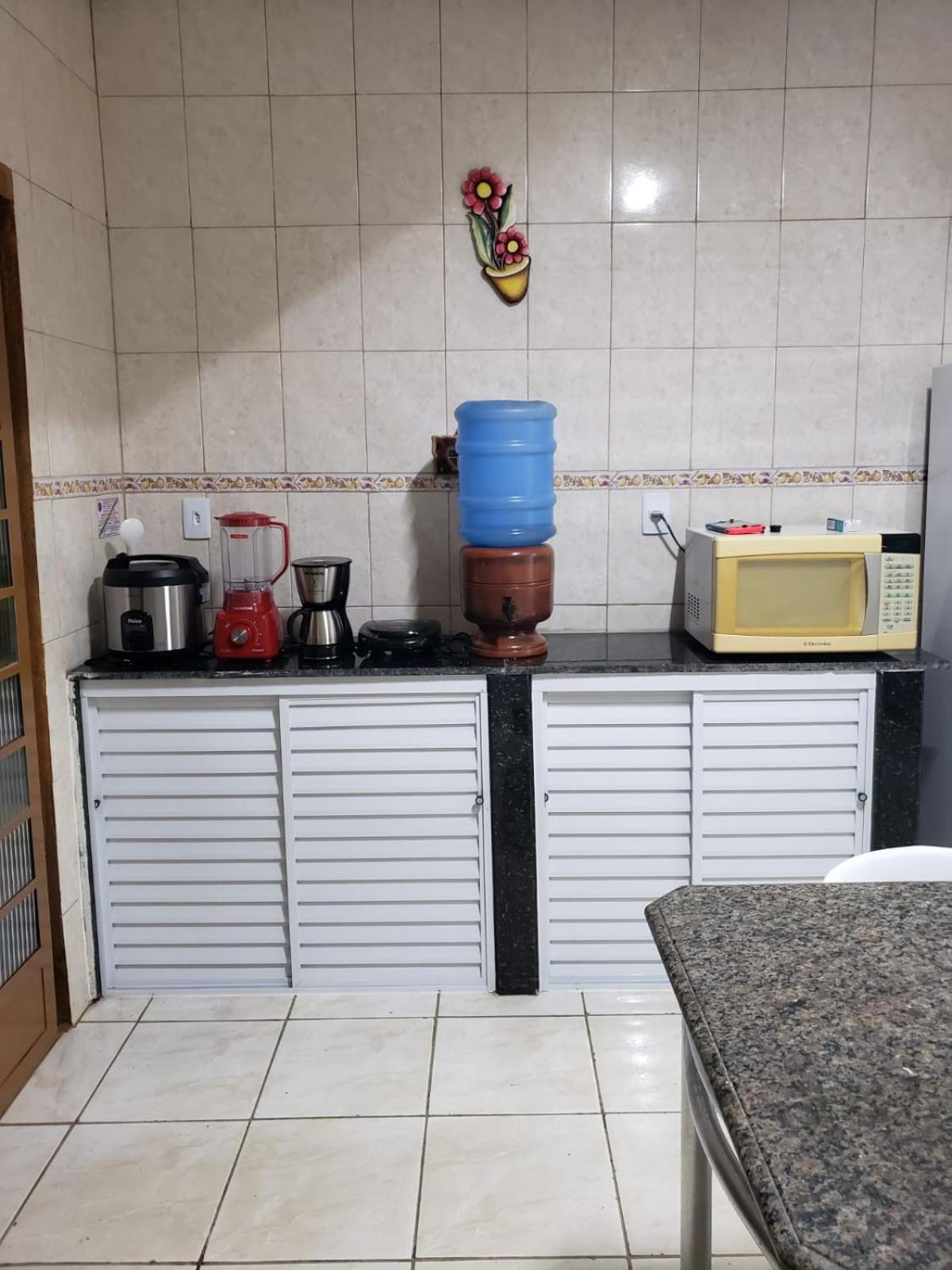 Chácara charmosa com piscina, campo de futebol