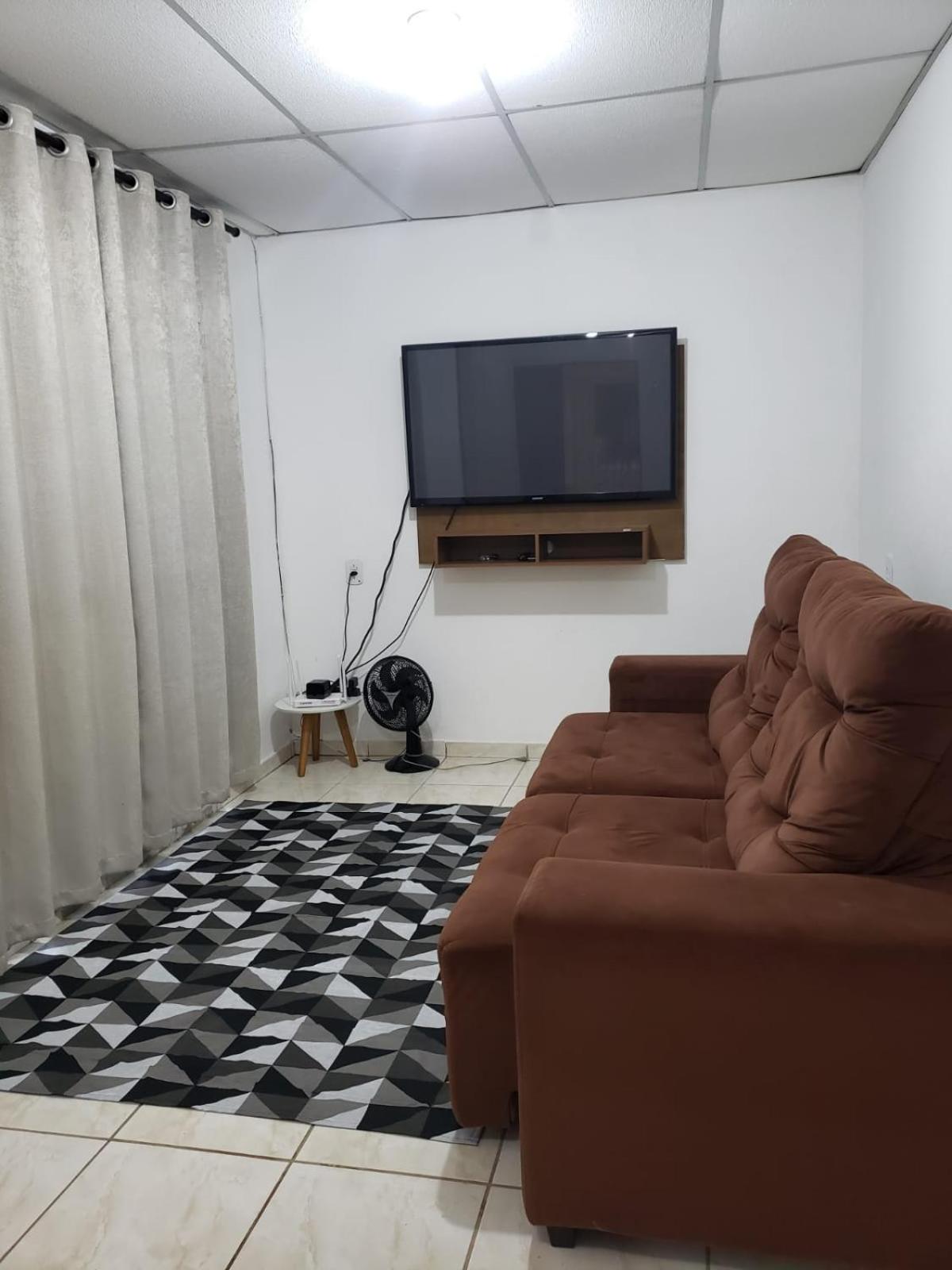 Chácara charmosa com piscina, campo de futebol