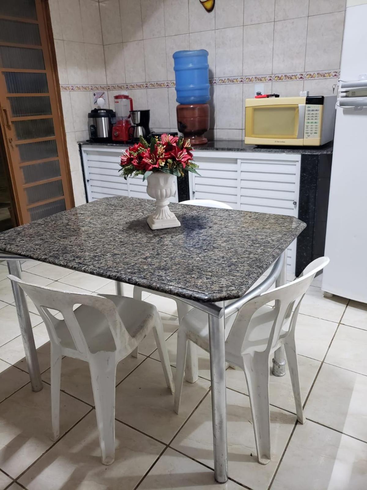 Chácara charmosa com piscina, campo de futebol