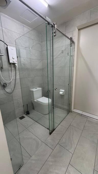 Sky Trees Bukit Indah AEON 2BED 5pax netflix Aircond