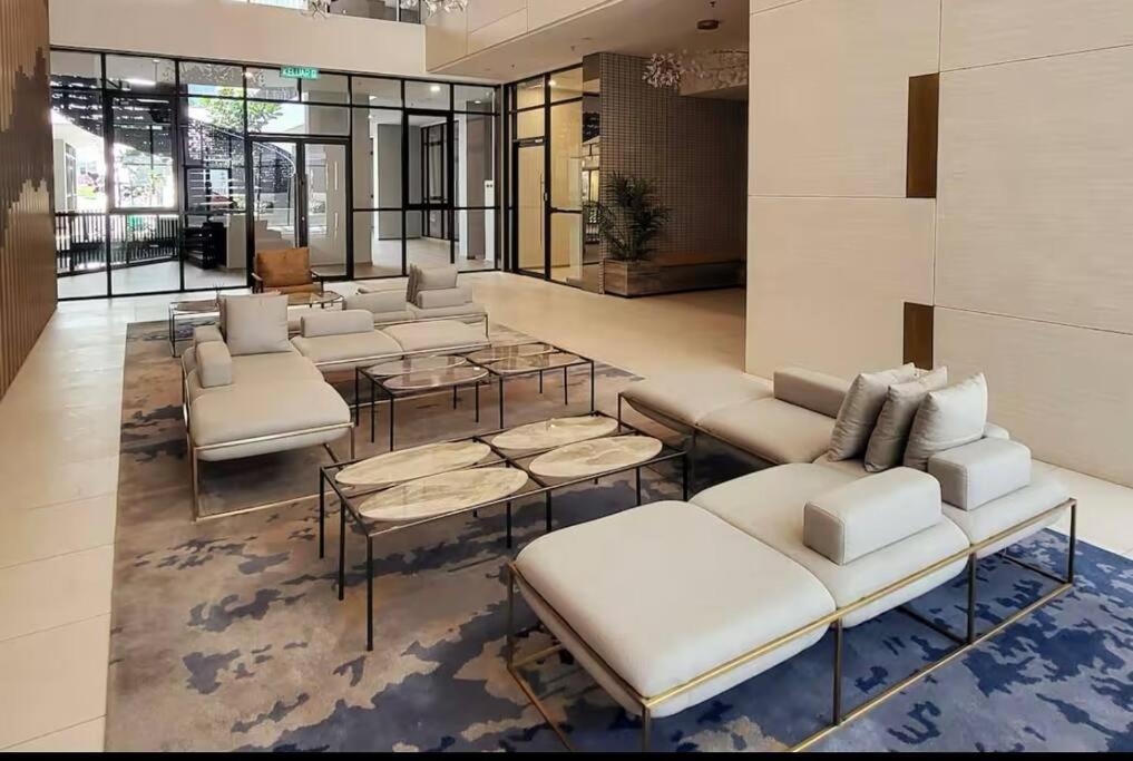 Sky Trees Bukit Indah AEON 2BED 5pax netflix Aircond