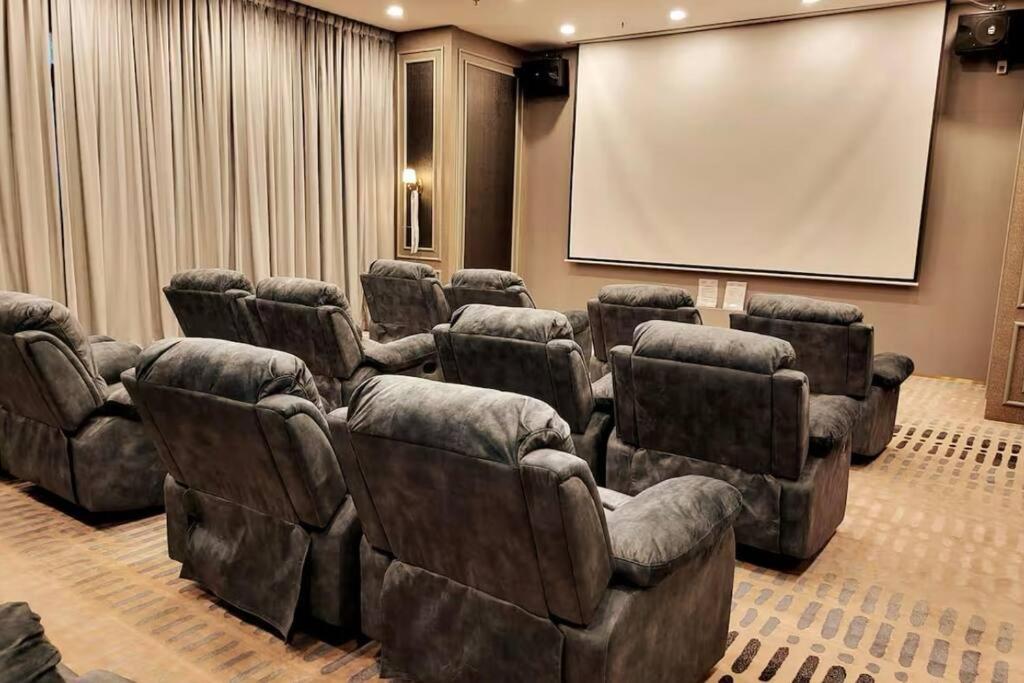 Sky Trees Bukit Indah AEON 2BED 5pax netflix Aircond