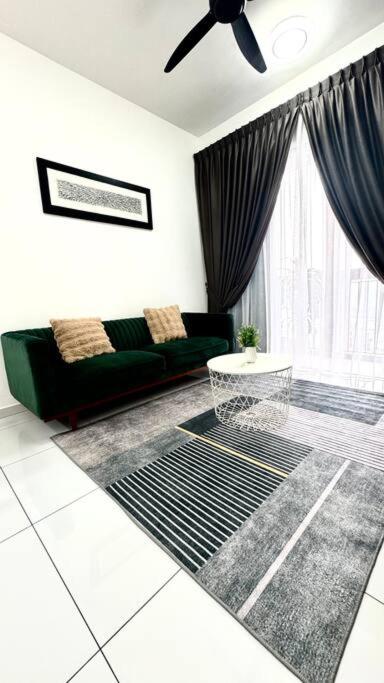 Sky Trees Bukit Indah AEON 2BED 5pax netflix Aircond