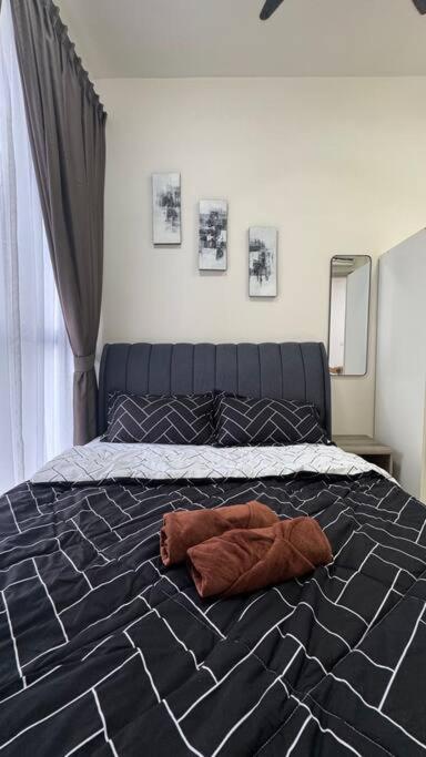 Sky Trees Bukit Indah AEON 2BED 5pax netflix Aircond