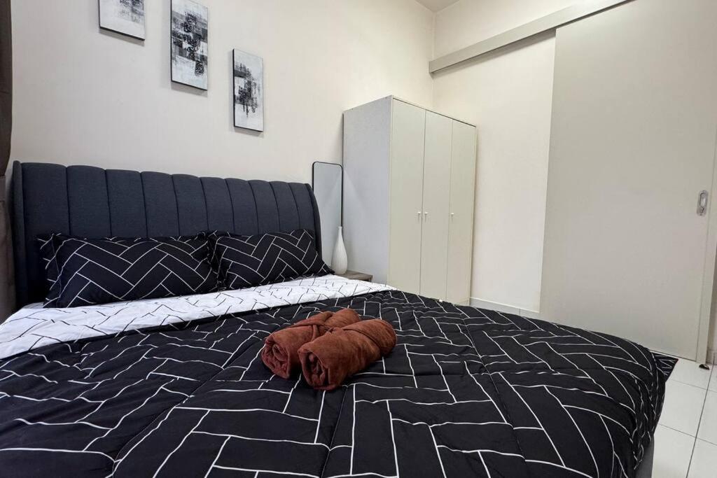 Sky Trees Bukit Indah AEON 2BED 5pax netflix Aircond