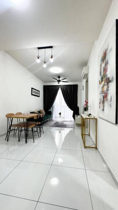 Sky Trees Bukit Indah AEON 2BED 5pax netflix Aircond