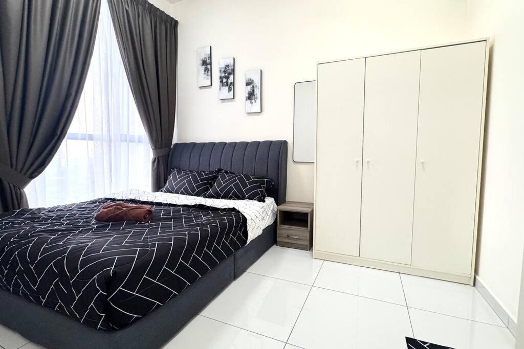 Sky Trees Bukit Indah AEON 2BED 5pax netflix Aircond