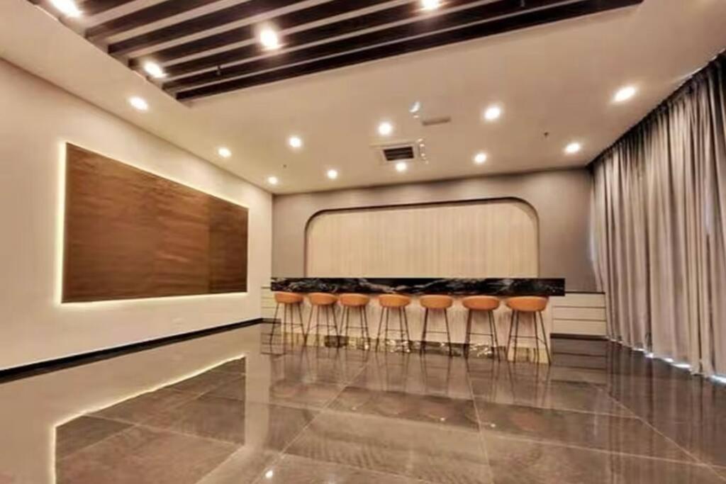 Sky Trees Bukit Indah AEON 2BED 5pax netflix Aircond