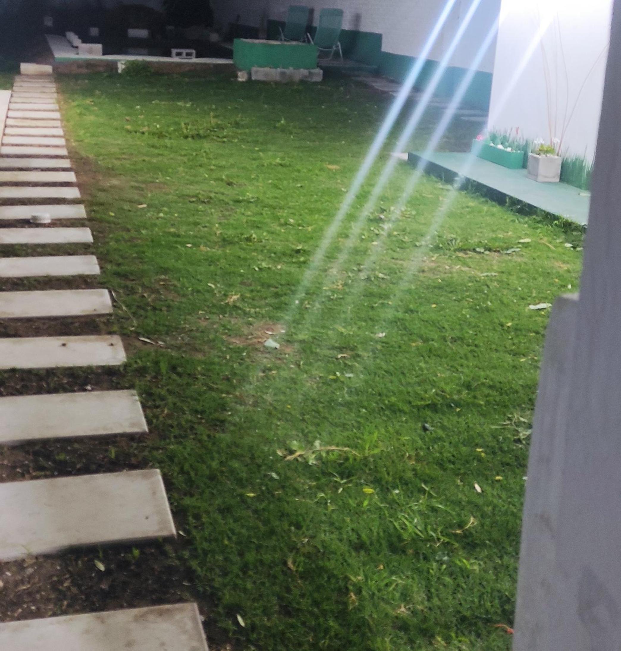 Casa con pileta a 21 minutos de aeropuerto de Ezeiza tranfer opcional las 24 horas amplio parque para mascotas